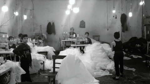 Mültecilerle çalışanlar, nefret yüzünden görünmez olmaya çalışıyor