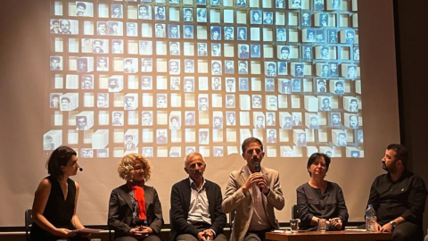 22 Eylül 2023 tarihli, Zamansız Suçlar sempozyumu “Türkiye’den Mücadele Deneyimleri, Direnç ve Dönüşüm” başlıklı oturumda Şiyar Kaymaz konuşurken görünüyor.