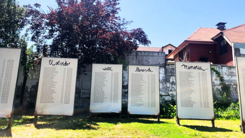The memorial located in the Villa Grimaldi garden reads “El olvido está lleno de memoria / Oblivion is full of memory.”