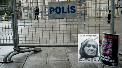 Cumartesi Anneleri/İnsanları, 998. hafta buluşmalarında 1994 yılının Mayıs ayında gözaltında kaybedilen Halil ve Kasım Alpsoy’un akıbetlerini sordu, adalet talep etti, 11 Mayıs 2024. Fotoğraf: Hayri Tunç